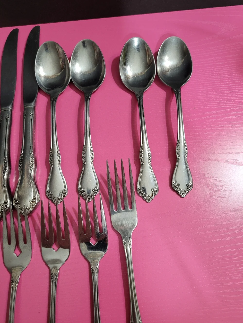 WM.A.Rogers Deluxe Stainless Oneida Ltd. Partial Silverware Set 20 Pieces (0664)